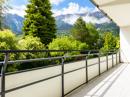 Sehr helle 2-Zimmer-Wohnung im Innsbrucker Saggen / Villenviertel mit großem Balkon, Tiefgarage und Nordkettenblick