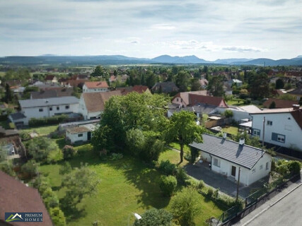 NEUNKIRCHEN - Haus zum Sanieren mit Gartenidylle, Terrasse & KFZ Stellplätzen