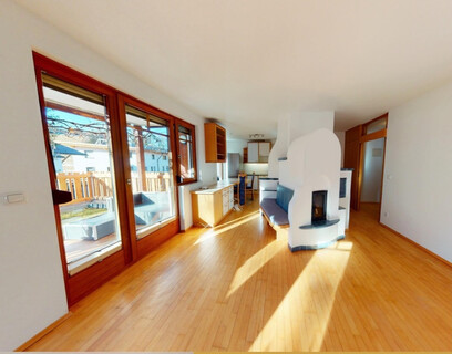 Sonnige 4 Zimmer Wohnung mit Garten in absoluter Ruhelage