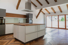 ZENTRUM SCHWAZ: exklusive Dachgeschosswohnung mit Altbauflair