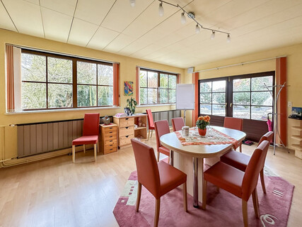Büro/Praxis (auch als Wohnung nutzbar) - mit Garten und Terrasse