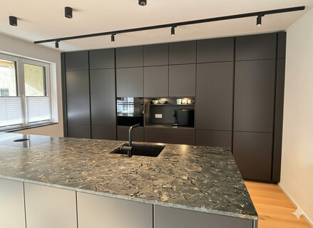 Hochwertig renovierte 3-Zimmer-Wohnung mit großem Balkon