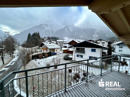 Mietkauf: 3-Zimmer-Dachgeschosswohnung in bester Lage im Herzen von Höfen