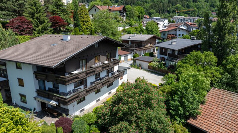Jenbach: Haus mit 20 Zimmer, 2 Wohnungen (Grundfläche ca. 1.300 m2)