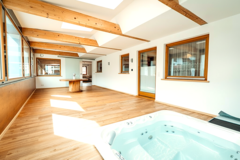 WOHNEN AM SEE - Absolute Rarität in unmittelbarer Seenähe mit Bergblick - 5 Zimmer Erdgeschoßwohnung mit großzügigen Räumlichkeiten