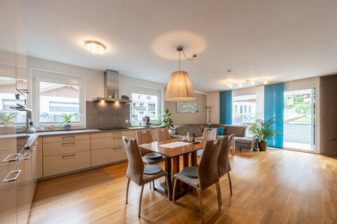 Sonnige 3-Zimmer-Wohnung mit Südbalkon und Tiefgaragenplatz in Hatting