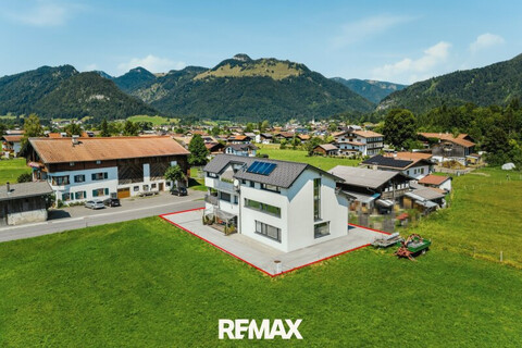 Modernes Wohn- & Geschäftshaus in Bestlage von Kössen!