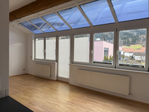 „Single-Loft oder Paar-Zuhause?  Großflächige Wohnung mit Umbau-Option“