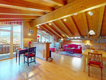 Großzügiges Dachgeschoss Apartment mit Balkon & Bergblick