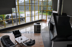 Karres bei Imst: Gewerbefläche und Schauraum mit 231 m² für Dienstleistungsbetriebe und Lager etc. zu vermieten und Parkplätze