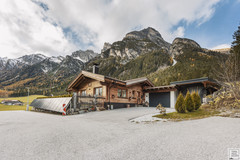 Ihr Rückzugsort in den Alpen – exklusives Chalet in sonniger Lage und mit atemberaubendem Panorama