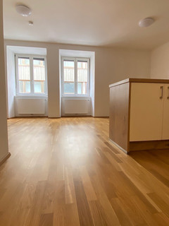 Schwaz/Zentrum: nette, große 2 Zimmerwohnung