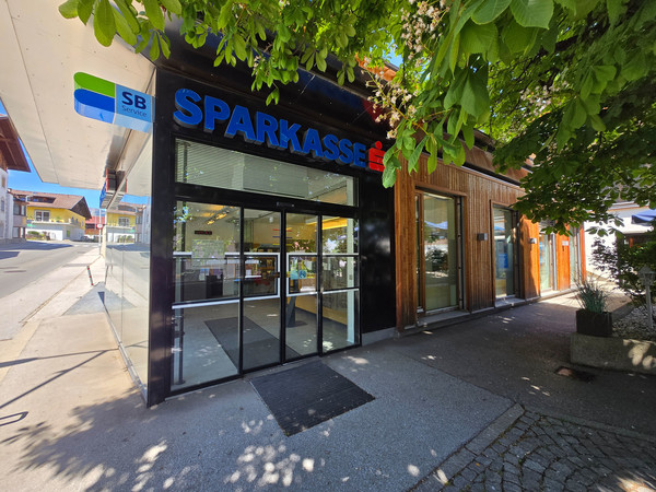 AXAMS - Geschäftsfläche Top 16