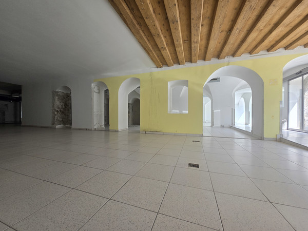 barrierefr. Geschäftsfläche am Dorfplatz in AXAMS