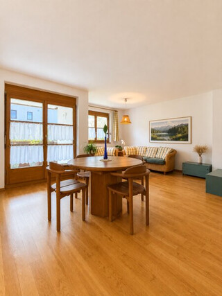 Charmante Maisonettewohnung mit Garten, Loggien und Bergblick