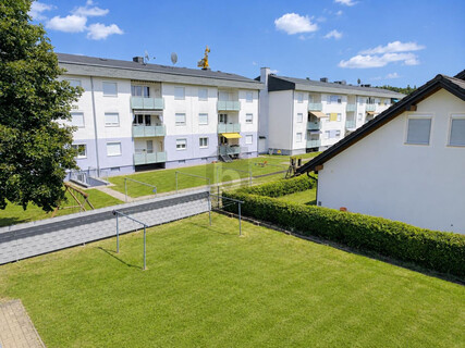 HELLES ZUHAUSE MIT BALKON, GRÜNBLICK UND VIEL POTENZIAL