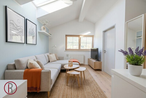 Charmante 2-Zi Dachgeschoss-Wohnung mit sonnigem Balkon, Solar & Parkplatz in Inzing