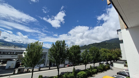 4-ZIMMERWOHNUNG MIT BALKON (VOLLSANIERT)