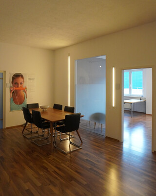  Heller Büroraum (16,5 m²) in Bürogemeinschaft ab September
