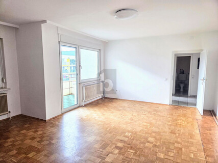 VERMIETETES ANLAGEOBJEKT, 3 GROßZÜGIGE ZIMMER MIT LIFT & PARKPLATZ
