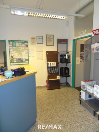 Attraktive und ebenerdig gelegene Geschäftsfläche mit Parkplätzen in Völs/CYTA-Bereich zu mieten