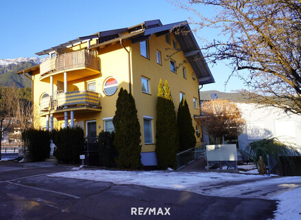 Verkauft!!!Mehrfamilienhaus mit 5 Wohneinheiten mit Balkonen, Terrasse und Stellplätzen in Tarrenz!