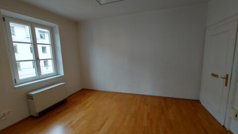 süd- westseitig gelegenes Büro am Bozner Platz