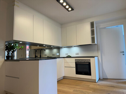 Erstbezug - 2,5 Zi - Sonnig - Zentrum UNI & KLINIKNÄHE mit Loggia OHNE Provision