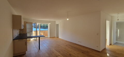 Top 8: Erstbezug | große Terrasse | ruhig und zentral | Carport | Fußbodenheizung | Keller