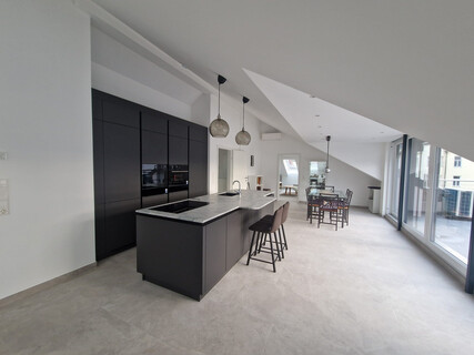 Neue, exklusive 4-Zi-Wohnung in Innsbruck, 177 m² Nutzfläche, Terrasse, TG, teilmöbliert