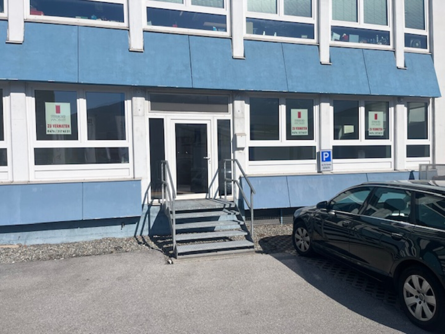 Helles Geschäftslokal/Büro mit großer Lagerfläche
