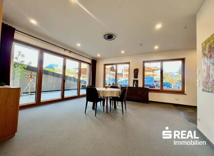 Barrierefreie und rollstuhlgerechte Gewerbeimmobilie mit Wohnwidmung, Garten, Terrasse & 2 Stellplätzen in Oberndorf!