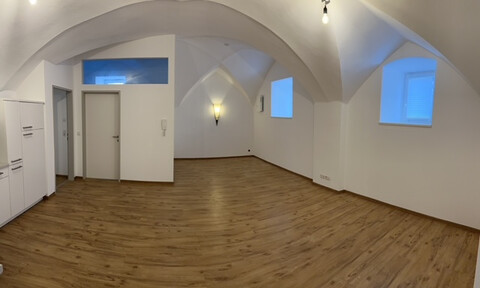 Schöne 2 Zimmerwohnung mit Gewölbe