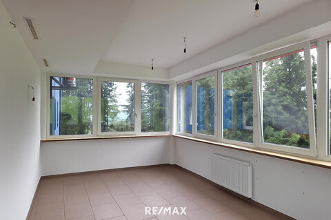 Büro oder Geschäftsfläche mit Lagermöglichkeit und Parkplätze