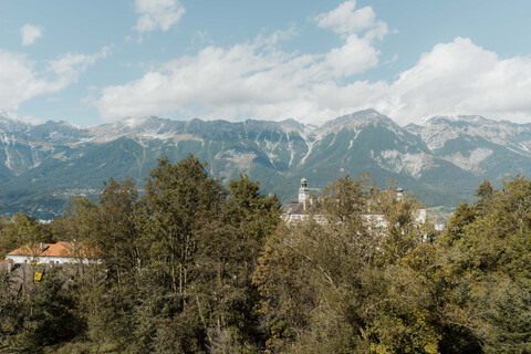 Wohnen im Schlosspark: 2-Zimmer-Wohnung mit Garten, Nordkettenblick & Blick auf Schloss Ambras