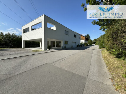 Moderne Büro- oder Praxisfläche mit bester Verkehrsanbindung - inklusive 4 Stellplätzen!