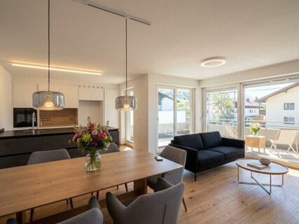 Weer: Moderne, hochwertige und sonnige 4-Zimmer-Wohnung mit ca. 94,65 m², großzügigem Eckbalkon mit ca. 16,71 m² mit Süd- und Westausrichtung & hochwertiger Küche