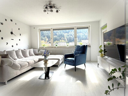 Völs: Helle 3-Zimmer-Wohnung mit Loggia