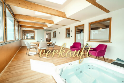 179 m² Wohnraum im Bungalowstil - ebenerdige Eigentumswohnung mit Wintergarten, Garage und in unmittelbarer SEENÄHE