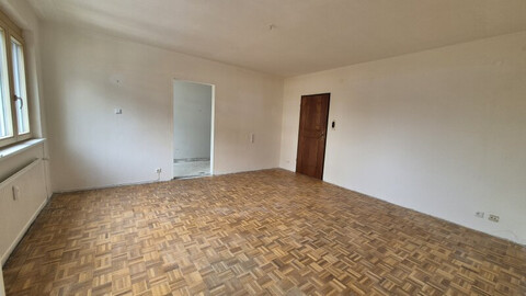 RENOVIERUNGSCHANCE! 4-ZIMMERWOHNUNG SCHWAZ MIT BALKON