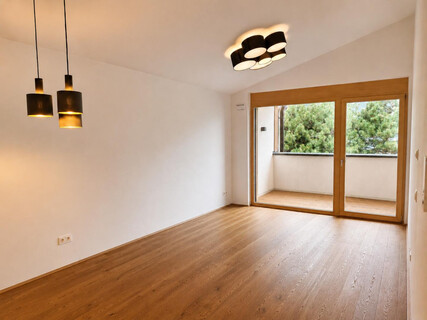 Ruhige Dachgeschosswohnung in Lans mit geschützter Loggia &amp; Bergblick