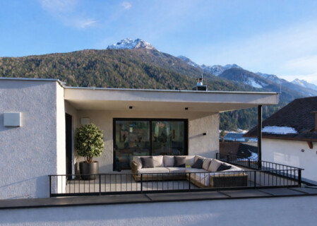 Exklusives Panorama-Penthouse mit Privatlift und 360° Alpenblick nur 20 Minuten von Innsbruck