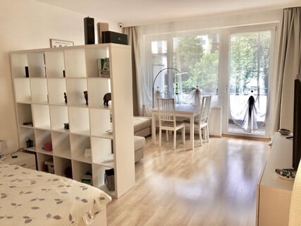 Schöne Garçonniere mit Balkon im Zentrum/ Kliniknähe