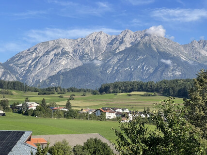 Natters/Tirol – Zweifamilienhaus mit großem Garten, Doppelgarage und beeindruckendem Bergpanorama