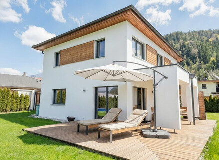Top-Gelegenheit ! Modernes neuwertiges Einfamilienhaus in Zentrumsnähe .