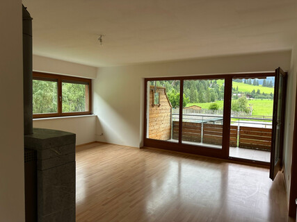 89‑m²‑Wohnung in Tux zu verkaufen: Helle, gut geschnittene Räume, moderne Ausstattung und ein gemütlicher Balkon mit Blick auf den Hintertuxer Gletscher. 
