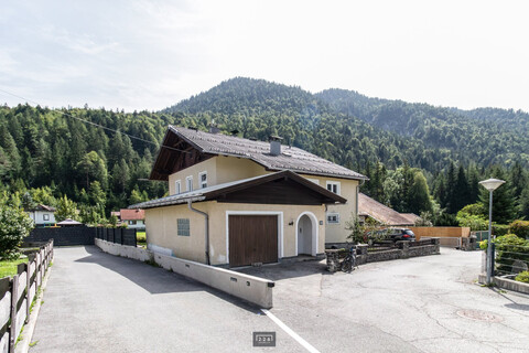 226 IMMOBILIEN: Grundstück mit Altbestand am Tor zum Karwendel