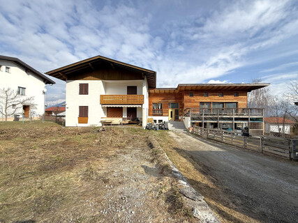 Einmalige Liegenschaft in Axams – Zwei Häuser auf großzügigem Grundstück mit Entwicklungspotential