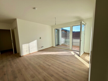 Sonnige 3 - Zimmer Wohnung in Weer - Erstbezug! Privat oder Gewerblich nutzbar!