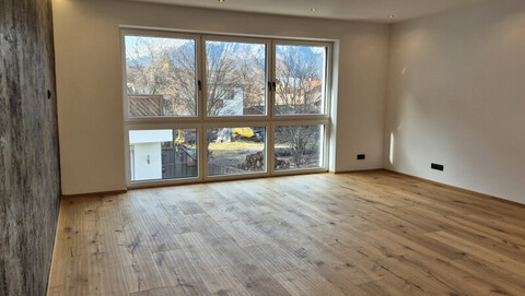 ZENTRAL UND DOCH RUHIG – NEUBAUWOHNUNG MIT TERRASSE IN WATTENS